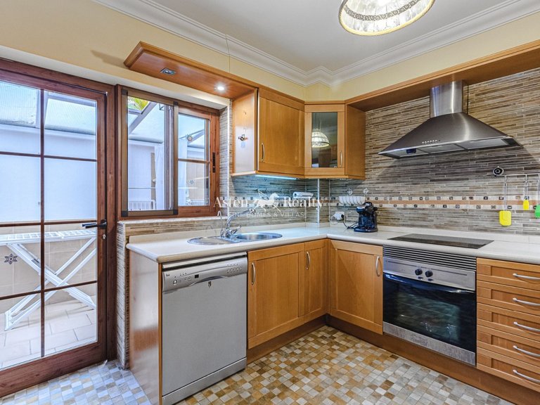 Town House for Sale in Playa Del Duque, Tenerife 8