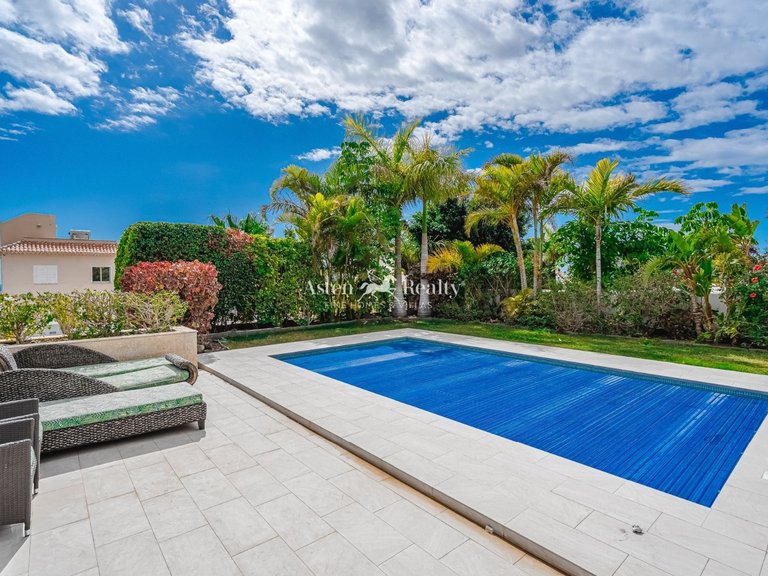 Villa for Sale in Torviscas Alto, Tenerife 1