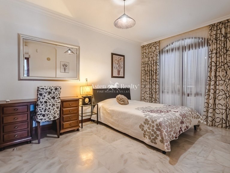Villa for Sale in Torviscas Alto, Tenerife 28