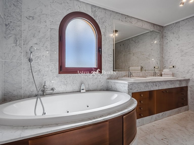 Villa for Sale in Torviscas Alto, Tenerife 41