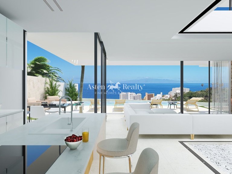 Villa for Sale in San Eugenio Alto, Tenerife 12