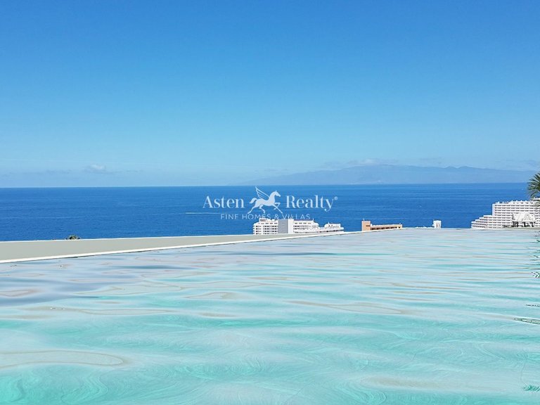 Villa for Sale in San Eugenio Alto, Tenerife 14