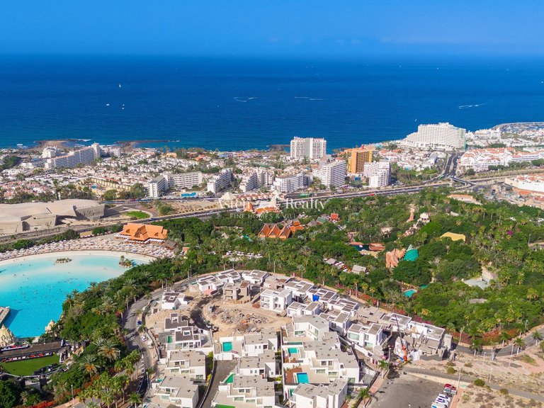 Villa for Sale in San Eugenio Alto, Tenerife 18