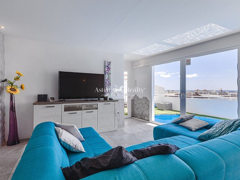 Villa for Sale in San Eugenio Alto, Tenerife 5
