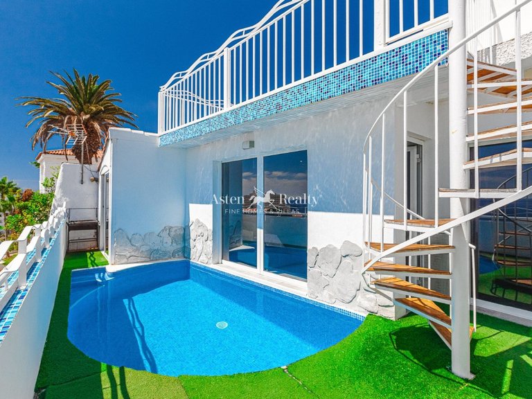 Villa for Sale in San Eugenio Alto, Tenerife 14