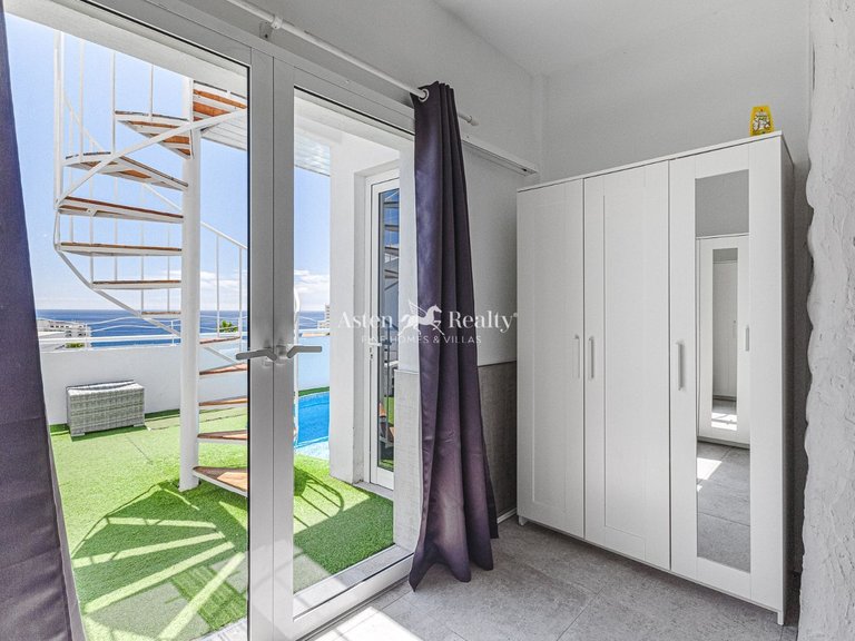 Villa for Sale in San Eugenio Alto, Tenerife 18