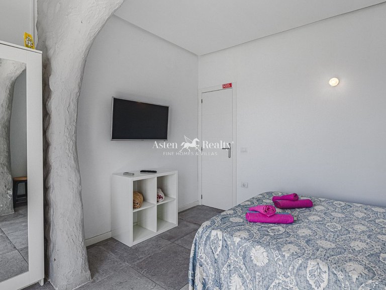 Villa for Sale in San Eugenio Alto, Tenerife 19
