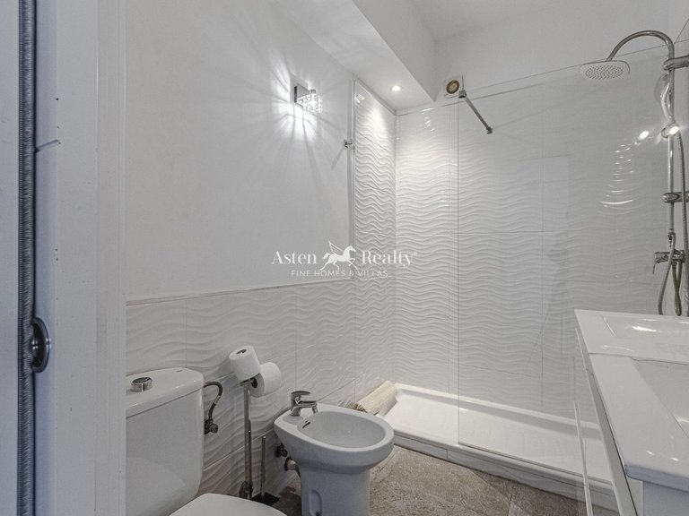 Villa for Sale in San Eugenio Alto, Tenerife 21