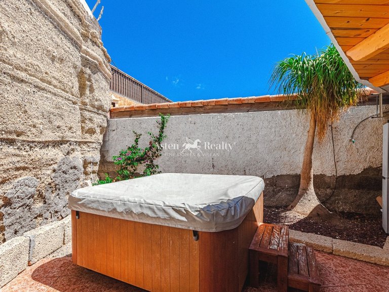Villa for Sale in San Eugenio Alto, Tenerife 27