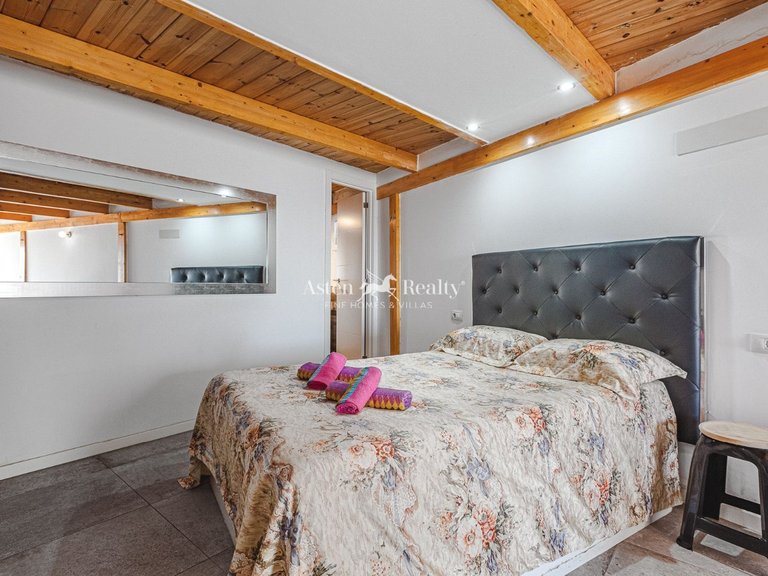 Villa for Sale in San Eugenio Alto, Tenerife 32