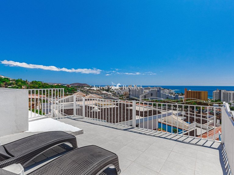Villa for Sale in San Eugenio Alto, Tenerife 1