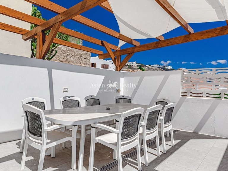 Villa for Sale in San Eugenio Alto, Tenerife 39