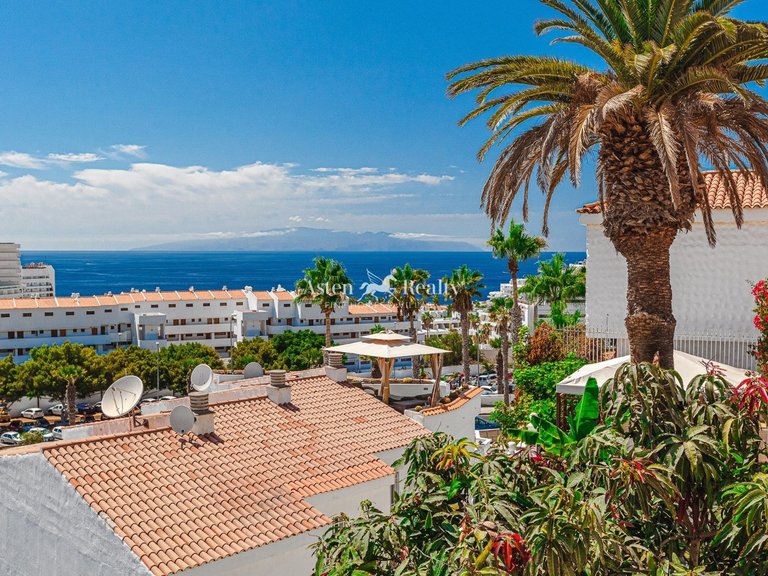 Villa for Sale in San Eugenio Alto, Tenerife 42
