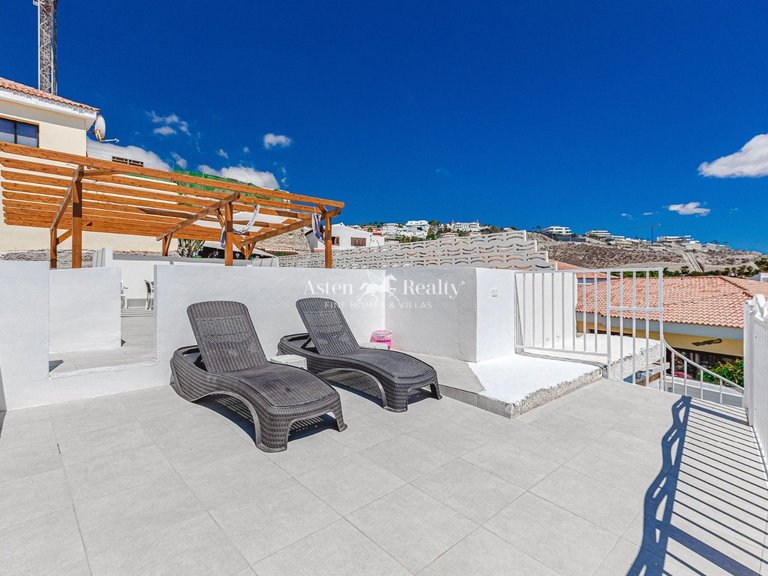 Villa for Sale in San Eugenio Alto, Tenerife 43