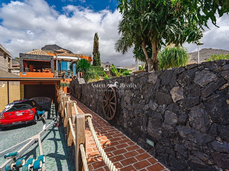 Villa for Sale in Torviscas Alto, Tenerife 2