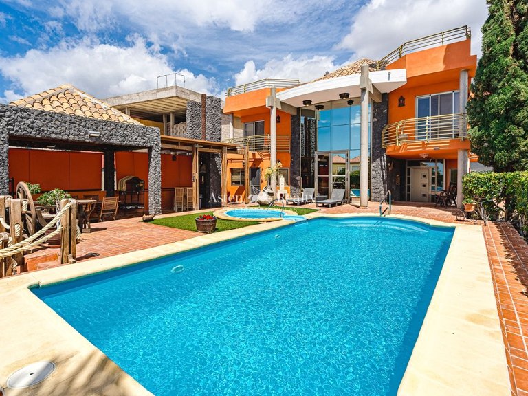 Villa for Sale in Torviscas Alto, Tenerife 1