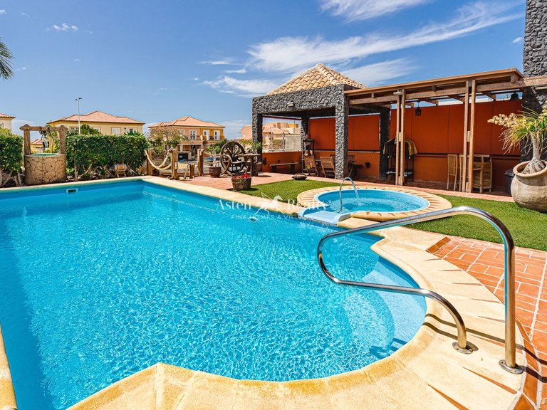 Villa for Sale in Torviscas Alto, Tenerife 7