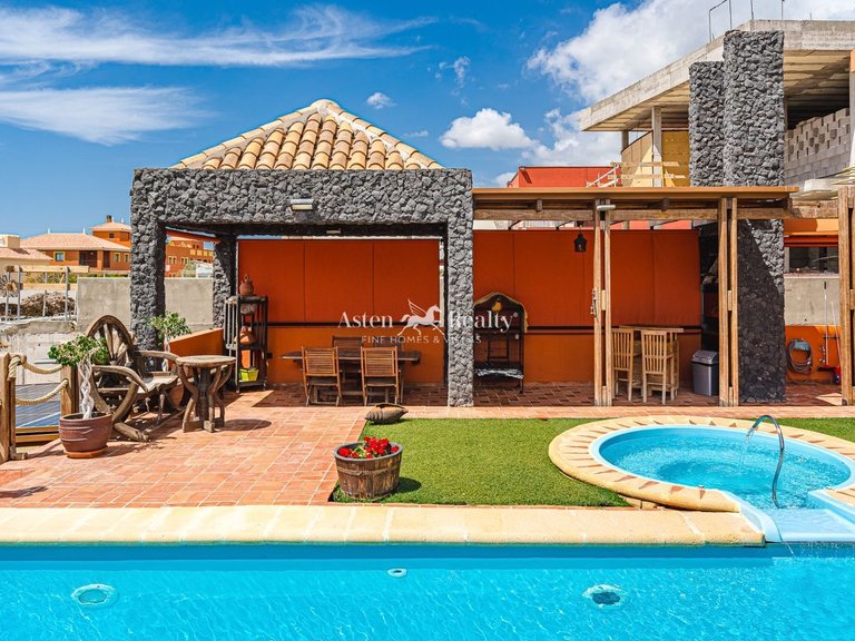 Villa for Sale in Torviscas Alto, Tenerife 10