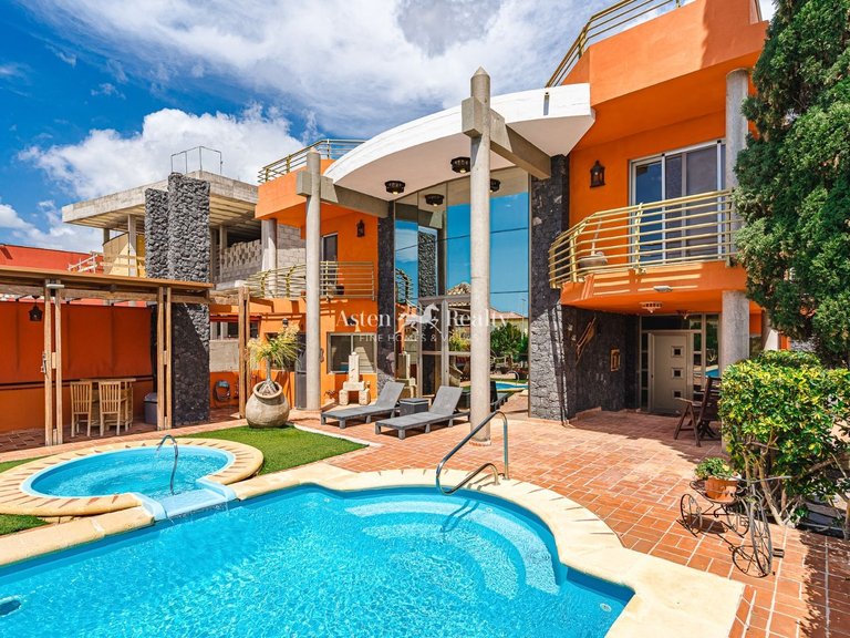 Villa for Sale in Torviscas Alto, Tenerife 11