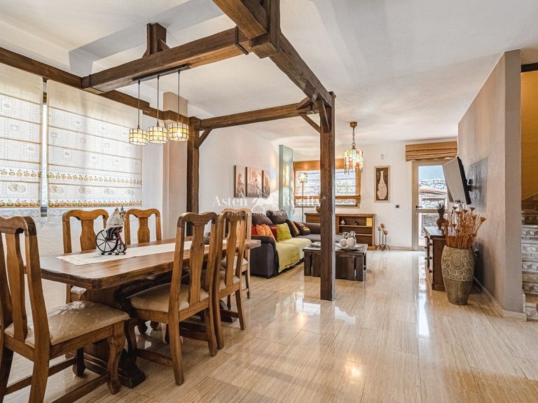 Villa for Sale in Torviscas Alto, Tenerife 28