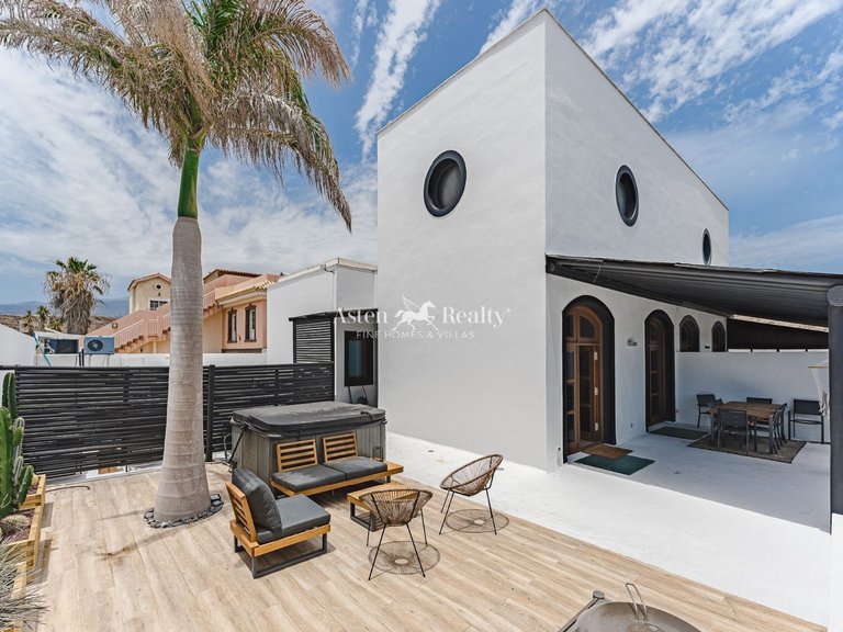 Town House for Sale in El Medano, Tenerife 1
