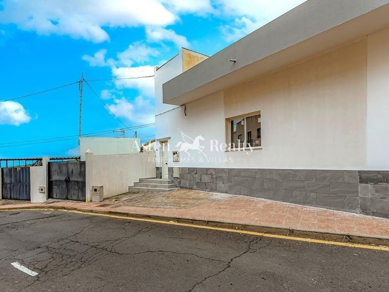 Villa for Sale in San Miguel, Tenerife 34