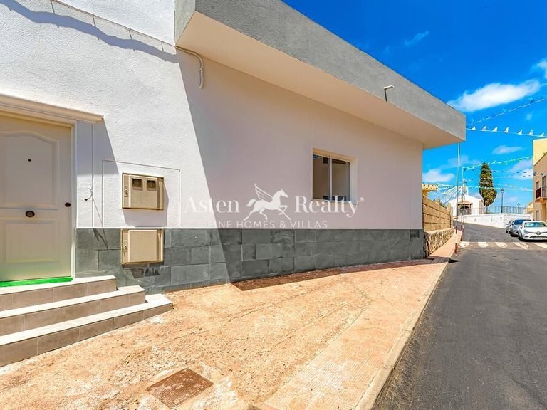 Villa for Sale in San Miguel, Tenerife 2