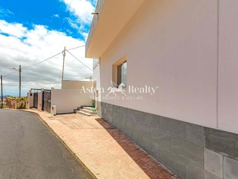 Villa for Sale in San Miguel, Tenerife 28