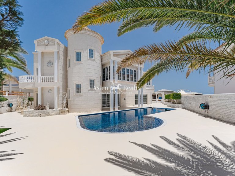 Villa for Sale in La Caleta, Tenerife 1