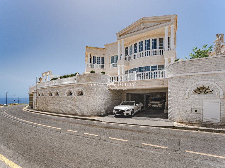 Villa for Sale in La Caleta, Tenerife 2