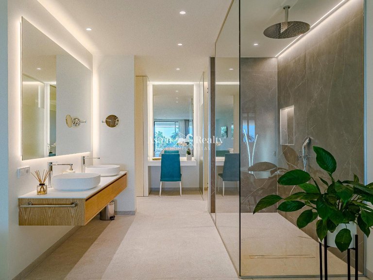 Villa for Sale in San Eugenio Alto, Tenerife 14