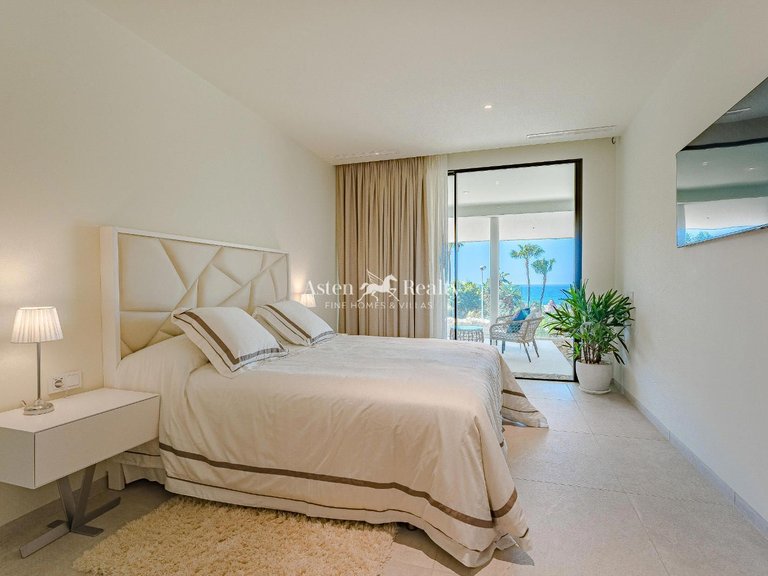 Villa for Sale in San Eugenio Alto, Tenerife 16