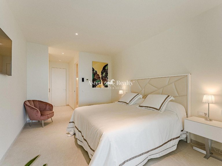 Villa for Sale in San Eugenio Alto, Tenerife 18