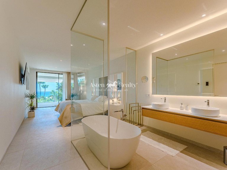 Villa for Sale in San Eugenio Alto, Tenerife 12