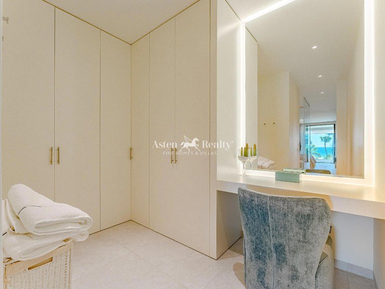 Villa for Sale in San Eugenio Alto, Tenerife 13