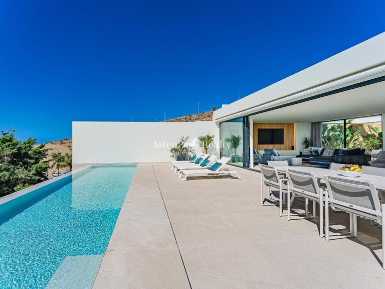 Villa for Sale in San Eugenio Alto, Tenerife 5