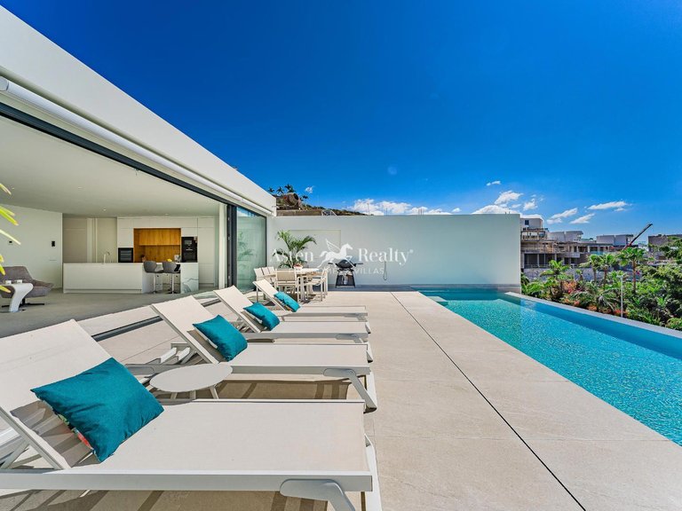 Villa for Sale in San Eugenio Alto, Tenerife 8