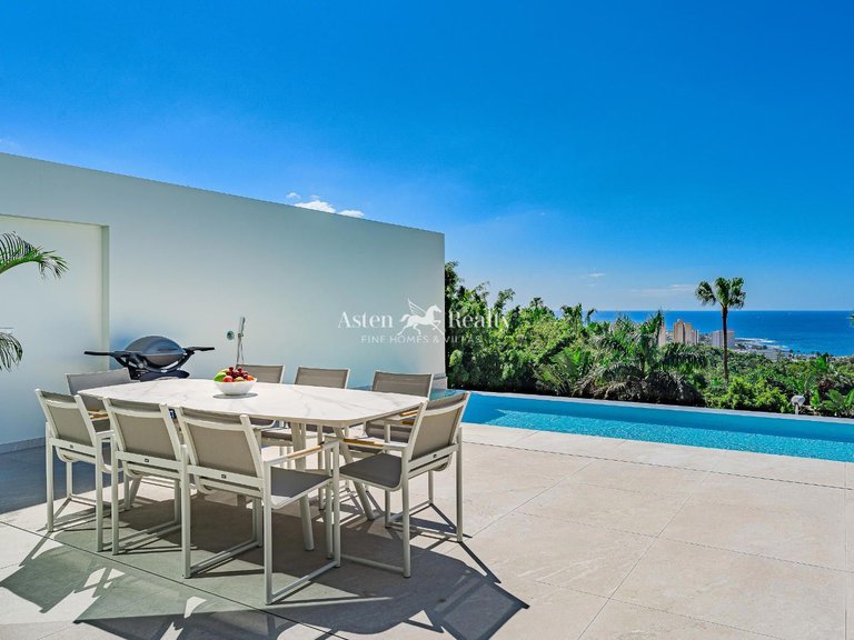 Villa for Sale in San Eugenio Alto, Tenerife 7