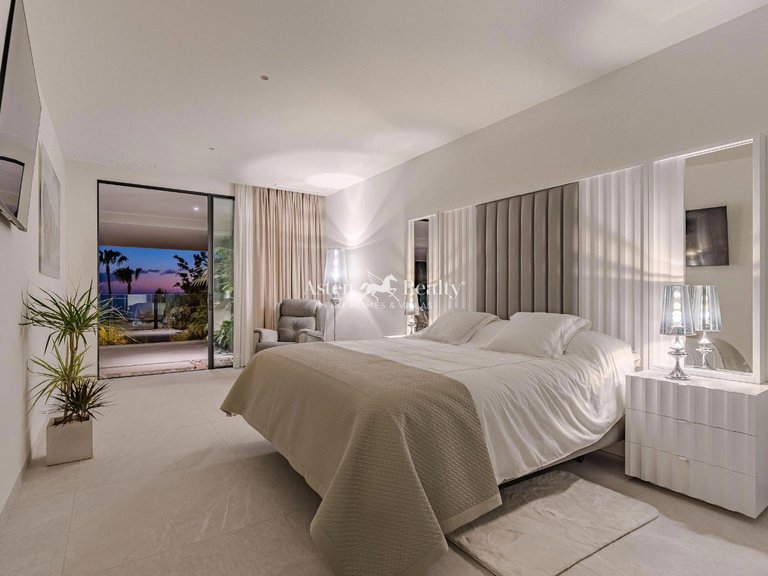 Villa for Sale in San Eugenio Alto, Tenerife 11