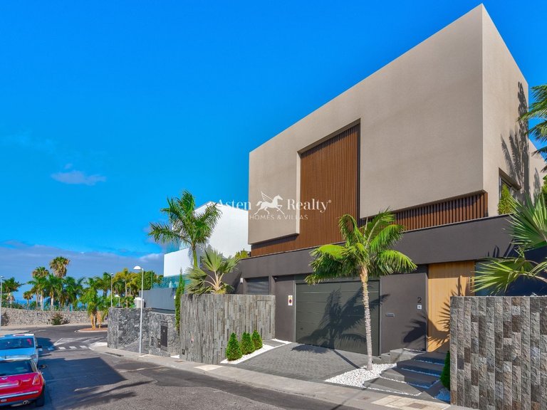 Villa for Sale in La Caleta, Tenerife 2