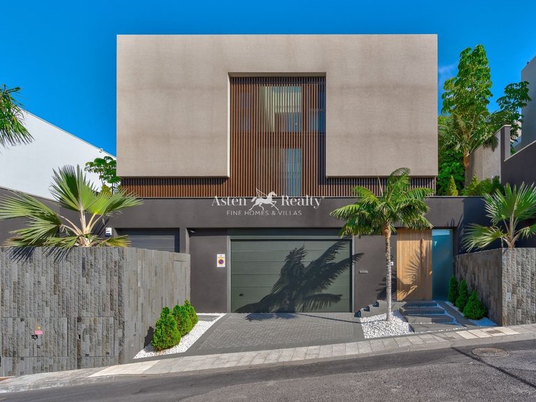 Villa for Sale in La Caleta, Tenerife 4