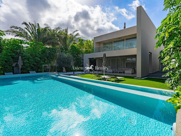 Villa for Sale in La Caleta, Tenerife 6