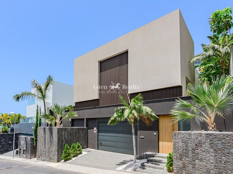 Villa for Sale in La Caleta, Tenerife 3