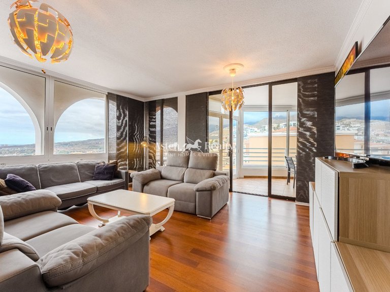 Villa for Sale in San Eugenio Alto, Tenerife 2