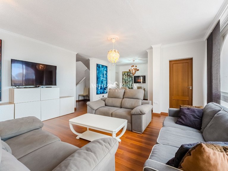 Villa for Sale in San Eugenio Alto, Tenerife 4