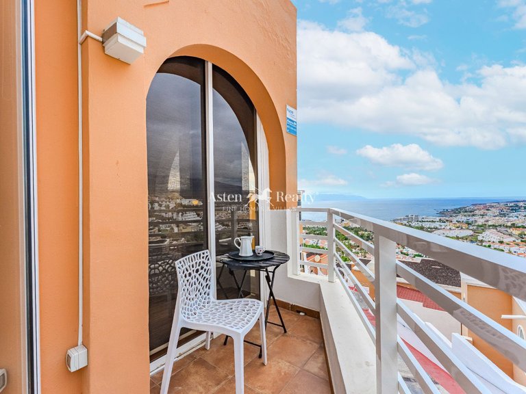 Villa for Sale in San Eugenio Alto, Tenerife 10