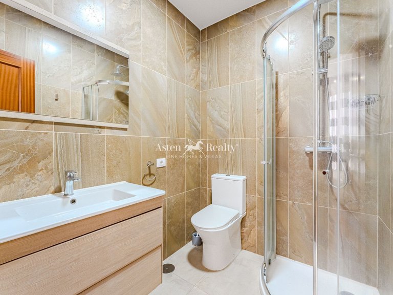 Villa for Sale in San Eugenio Alto, Tenerife 11