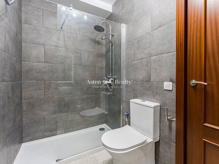 Villa for Sale in San Eugenio Alto, Tenerife 13
