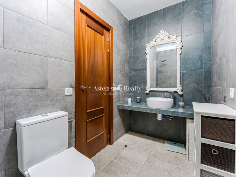 Villa for Sale in San Eugenio Alto, Tenerife 14