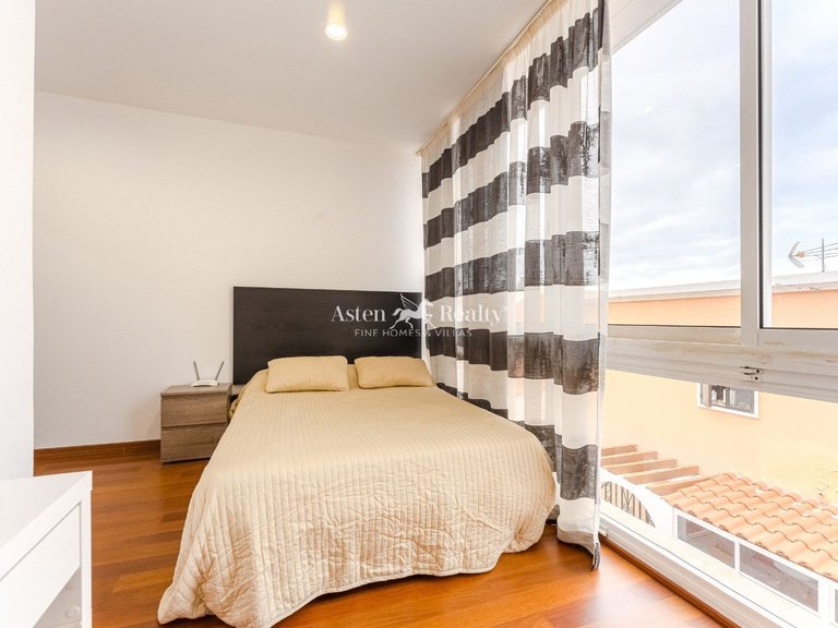 Villa for Sale in San Eugenio Alto, Tenerife 16